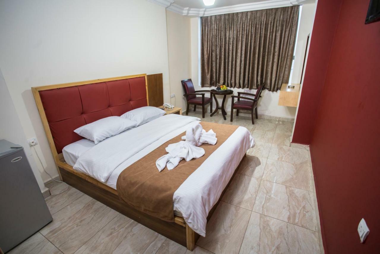 The Yacht Hotel Акаба Экстерьер фото